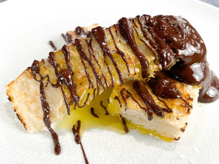 PAN CON CHOCOLATE , ACEITE Y SAL
